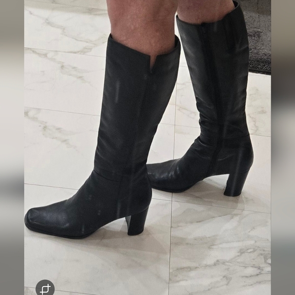 Apostrophe Black Leather, Heeled Boots with Streamlined Silhouette - Picture 1 of 13